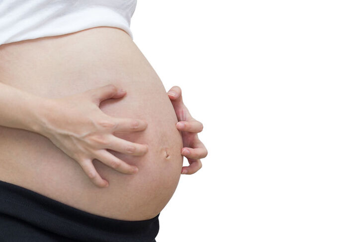 Kobietę w ciąży swędzi brzuch