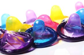 Prezerwatywy smakowe w różnych kolorach