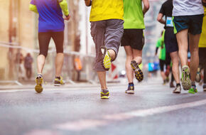Biegacze w czasie maratonu