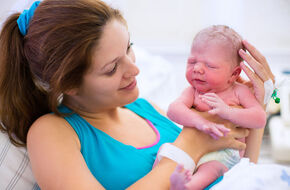 Pierwszy kontakt matki z dzieckiem po porodzie naturalnym
