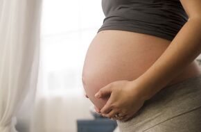 Kobieta w ciąży bliźniaczej jednojajowej