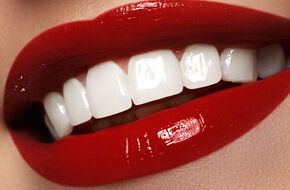 Piękne białe zęby 