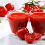 Dwie szklanki z sokiem pomidorowym