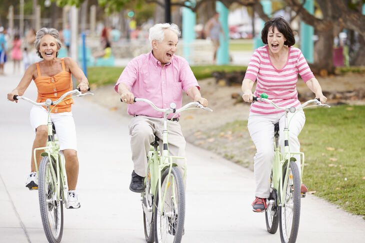 Seniorzy na rowerach