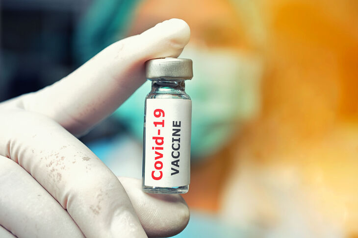 Fiolka ze szczepionką na Covid-19