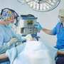 Anestezjolog w czasie operacji