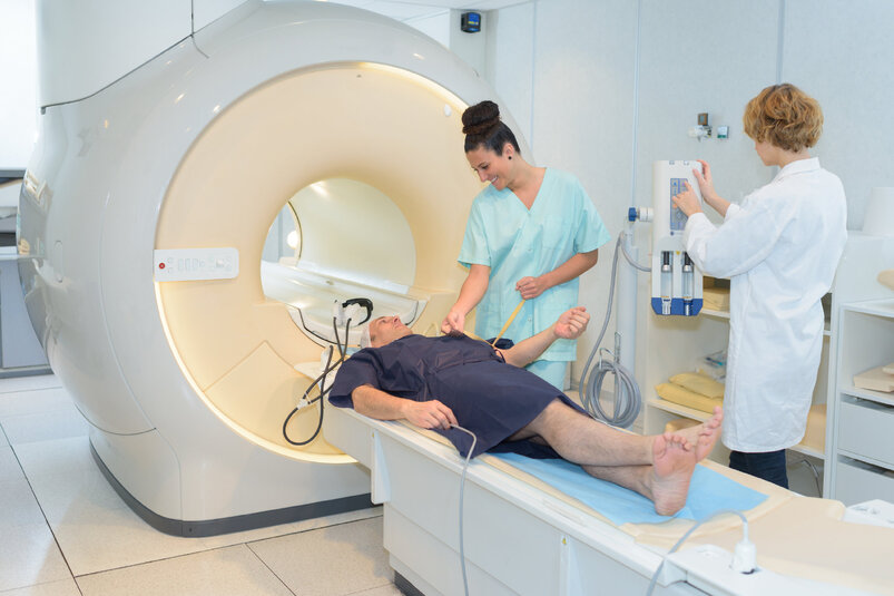 Jak wygląda i na czym polega rezonans magnetyczny (MRI)?