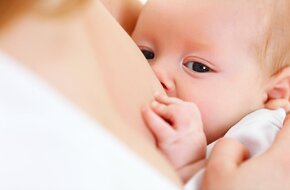 Karmienie dziecka piersią w czasie przeziębienia mamy