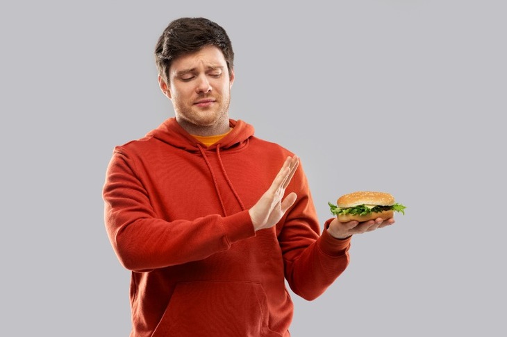 Mężczyzna dbający o płodność nie jeda fast foodów