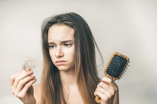Випадання волосся після ковіду - скільки це триває?