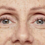 Zdrowe oczy starszej kobiety