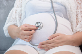 Kobieta w ciąży chora z powodu anginy