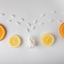 Tabletki, plastry pomarańczy i cytryny sposobem na suplementację witaminy C