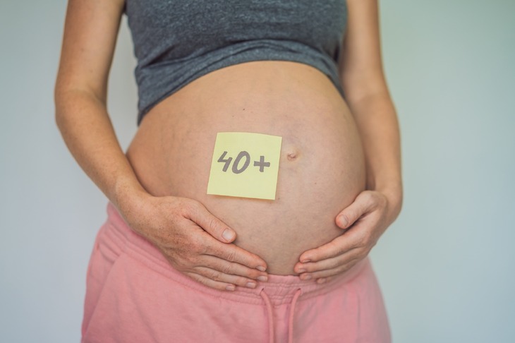 Kobieta po 40 roku życia w zaawansowanej ciąży