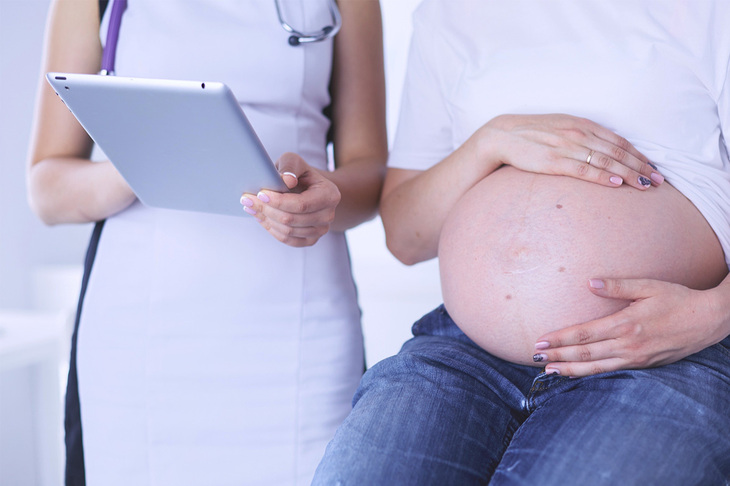 Kobieta w ciąży z podejrzeniem ospy