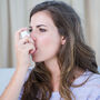 Kobieta cierpiąca na astmę