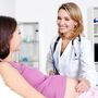 Kobieta w ciąży podczas konsultacji lekarskiej