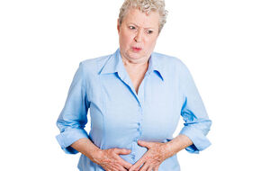 Kobieta cierpiąca na zakażenie układu moczowego