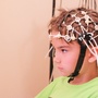 Badanie elektroencefalograficzne głowy dziecka