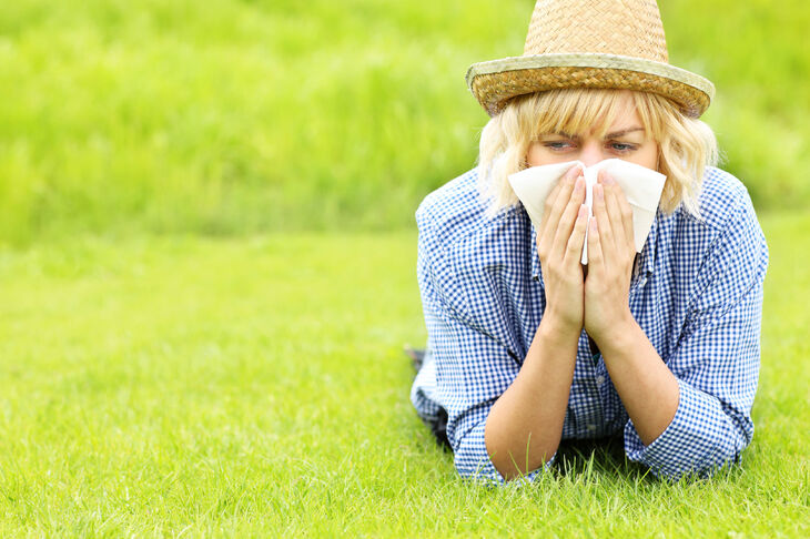 Kobieta cierpiąca na alergię