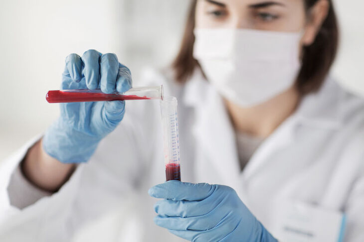 Próbki krwi w laboratorium