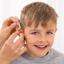 Dziecko w czasie wizyty u audiologa